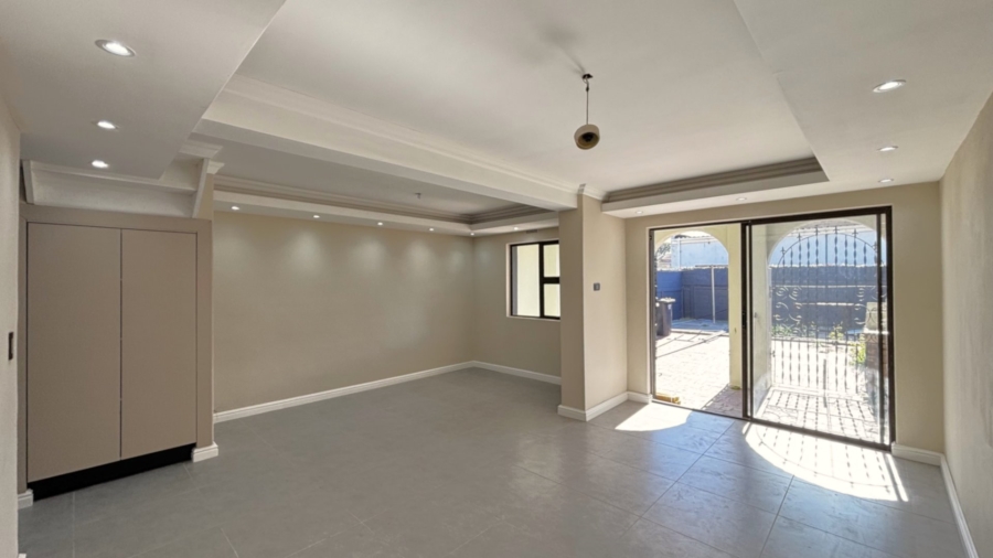  Bedroom Property for Sale in Westridge Western Cape